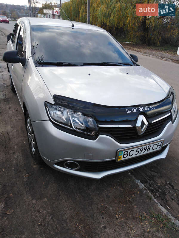 Седан Renault Logan 2013 в Валках