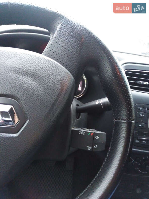 Седан Renault Logan 2013 в Валках