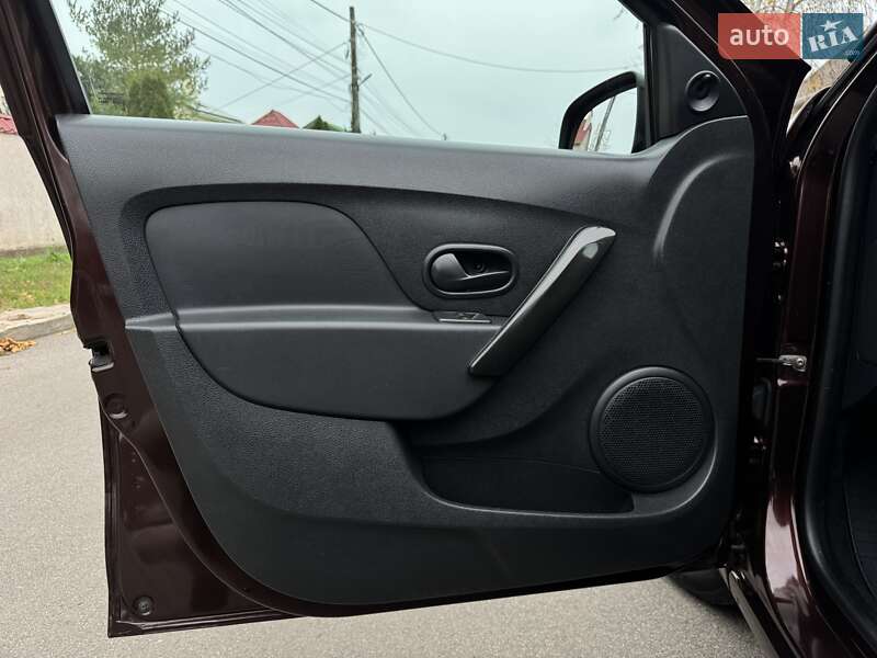 Седан Renault Logan 2017 в Одесі фото 45 Седан Renault Logan 2017 в Одесі