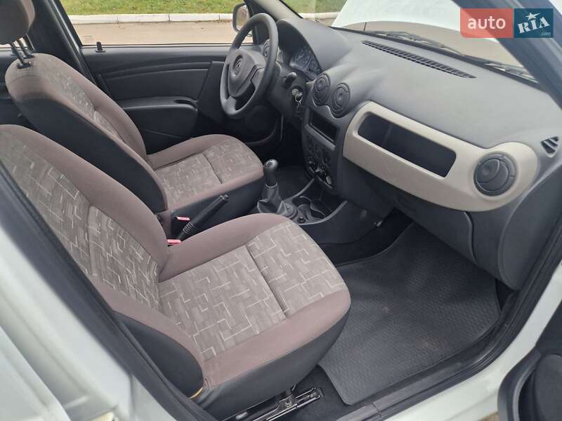 Седан Renault Logan 2012 в Харькове фото 17 Седан Renault Logan 2012 в Харькове