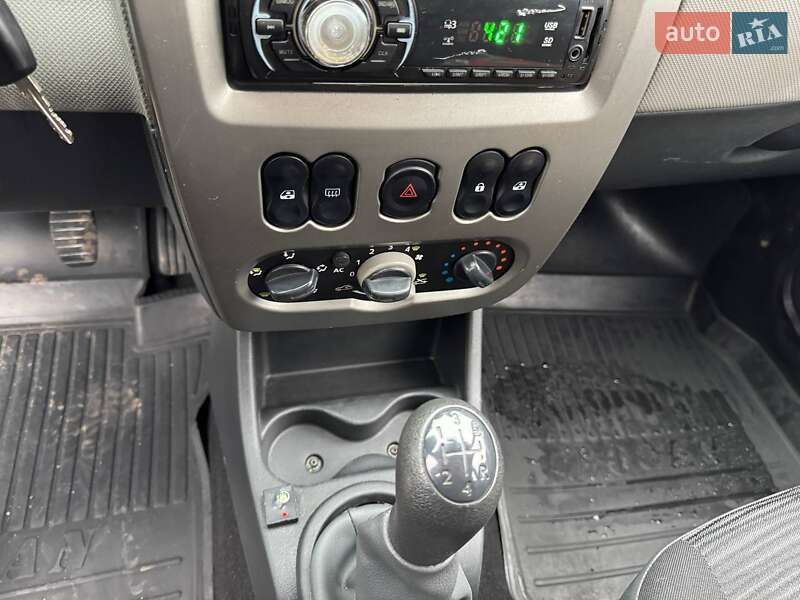 Седан Renault Logan 2009 в Дніпрі