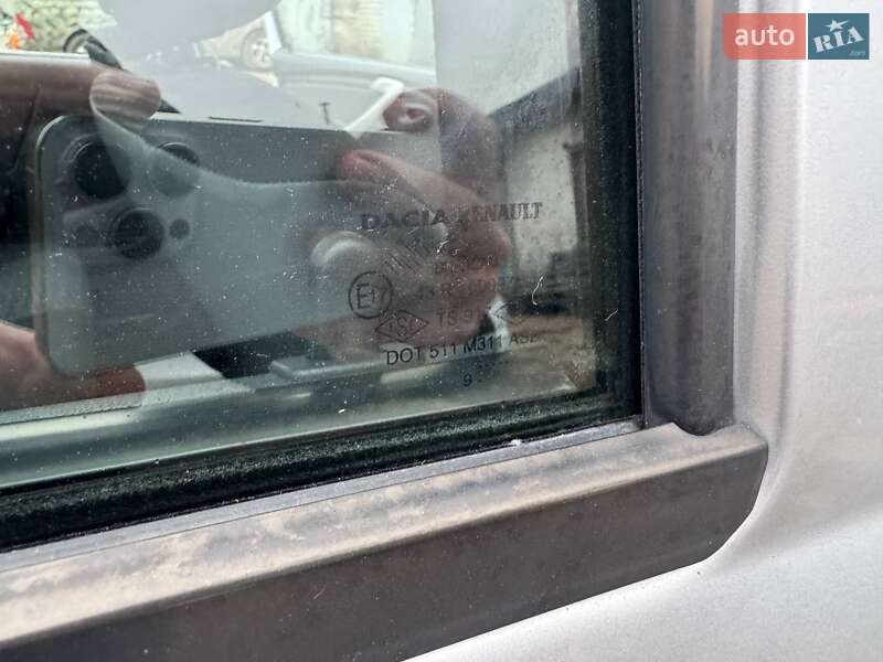 Седан Renault Logan 2009 в Дніпрі