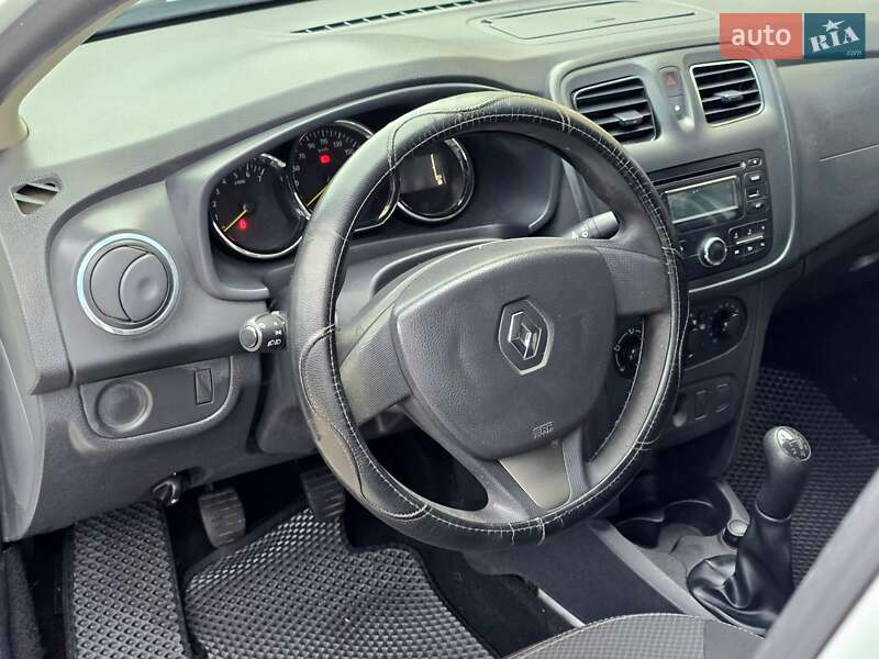 Седан Renault Logan 2013 в Харкові