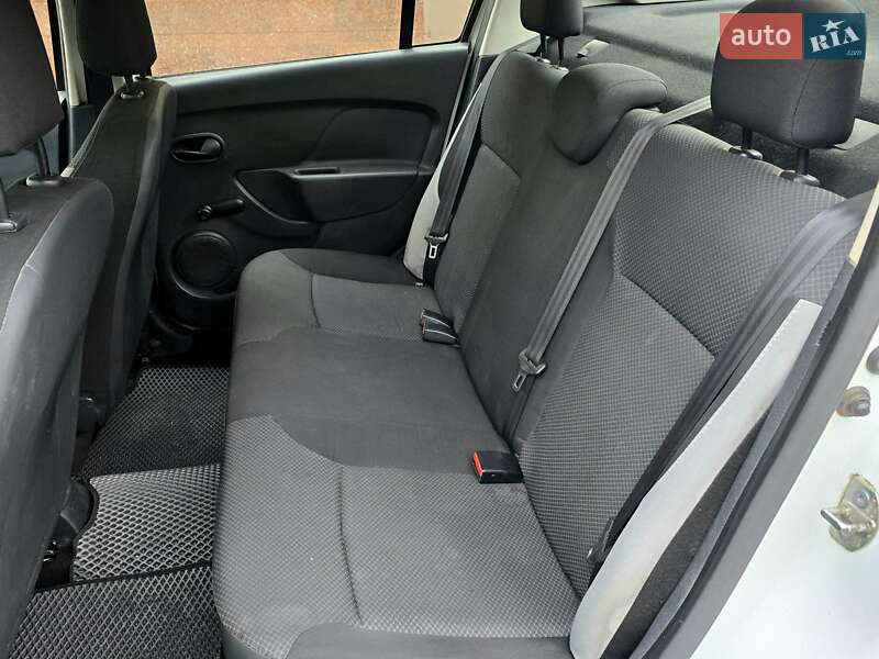 Седан Renault Logan 2013 в Харкові