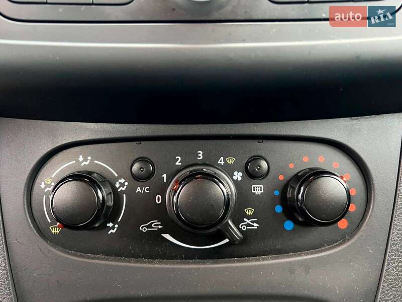 Седан Renault Logan 2016 в Львове фото 26 Седан Renault Logan 2016 в Львове