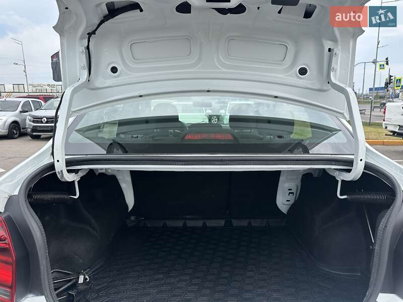 Седан Renault Logan 2021 в Киеве