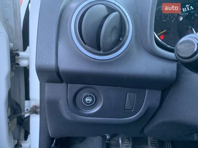 Седан Renault Logan 2016 в Львове фото 23 Седан Renault Logan 2016 в Львове