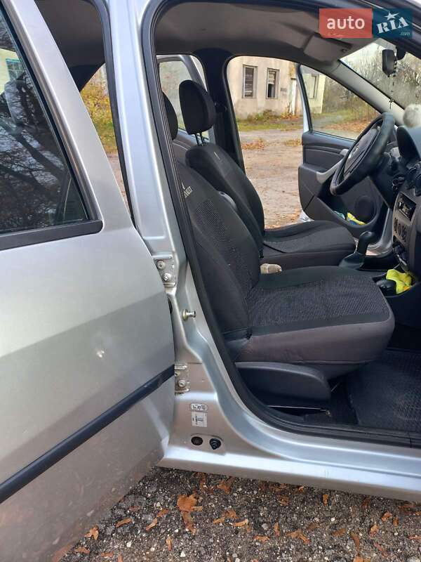 Седан Renault Logan 2012 в Тернополе