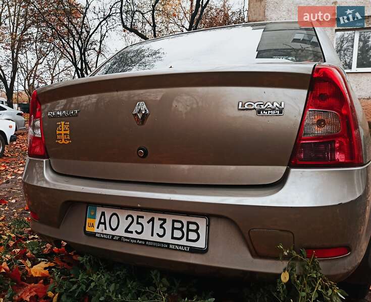Седан Renault Logan 2010 в Ужгороді фото 3 Седан Renault Logan 2010 в Ужгороді