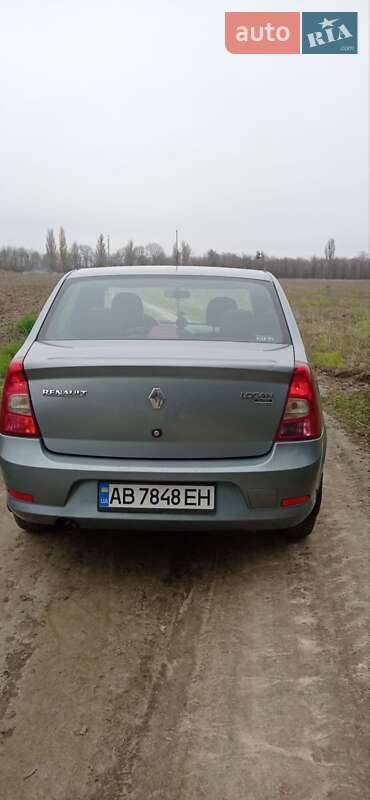 Седан Renault Logan 2011 в Шпикові