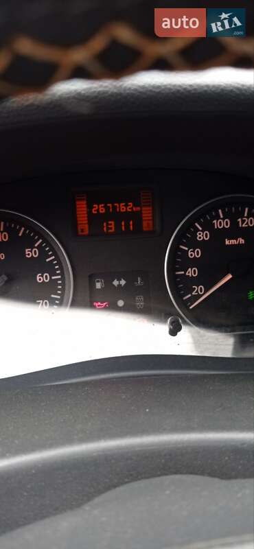 Седан Renault Logan 2011 в Шпикові