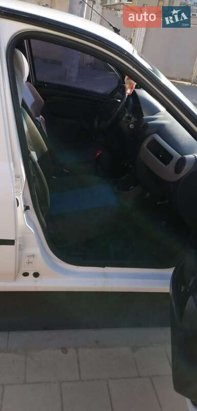 Седан Renault Logan 2012 в Чернівцях