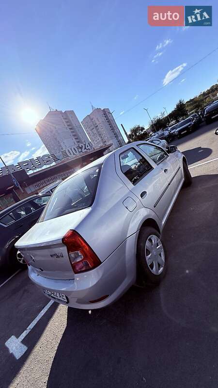 Седан Renault Logan 2010 в Дніпрі