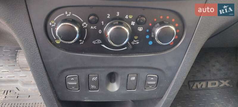 Универсал Renault Logan 2015 в Киеве фото 8 Универсал Renault Logan 2015 в Киеве