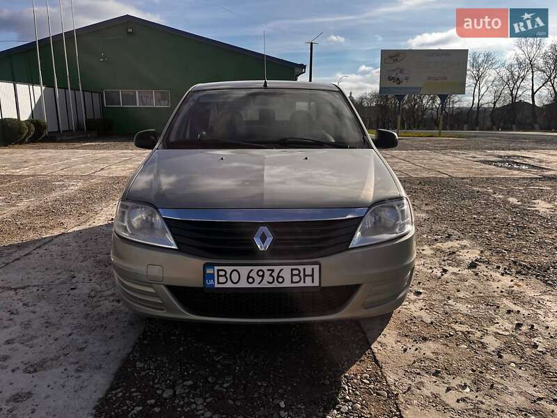 Седан Renault Logan 2010 в Залещиках