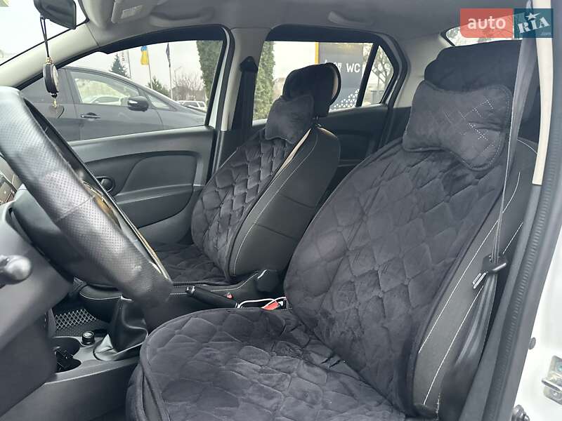 Седан Renault Logan 2017 в Львове