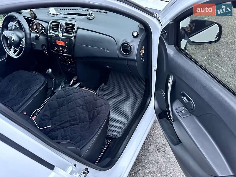 Седан Renault Logan 2017 в Львове