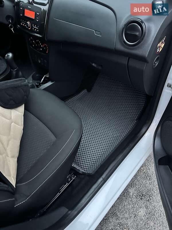 Седан Renault Logan 2017 в Львове