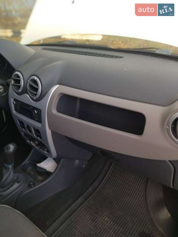 Седан Renault Logan 2012 в Днепре