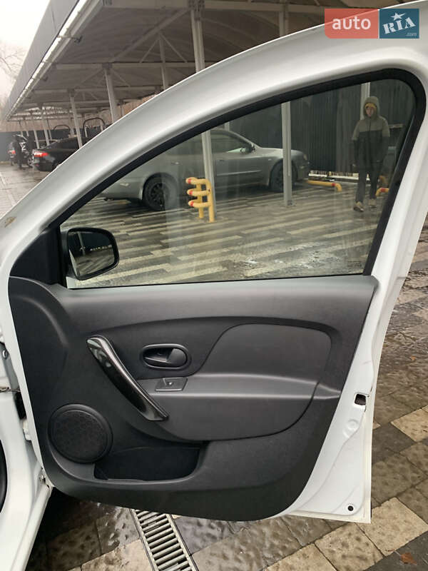 Седан Renault Logan 2018 в Києві