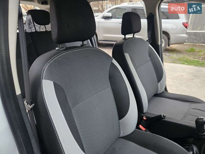 Універсал Renault Logan 2015 в Вінниці фото 49 Універсал Renault Logan 2015 в Вінниці