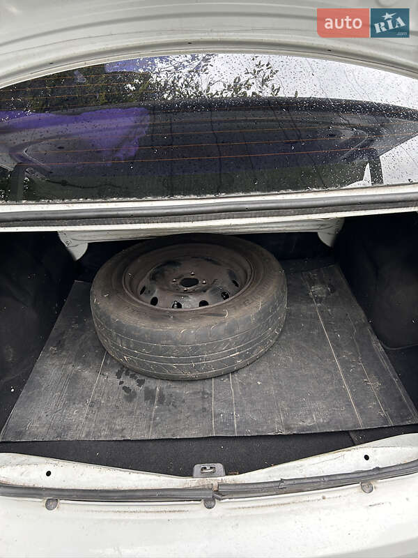 Седан Renault Logan 2013 в Житомирі