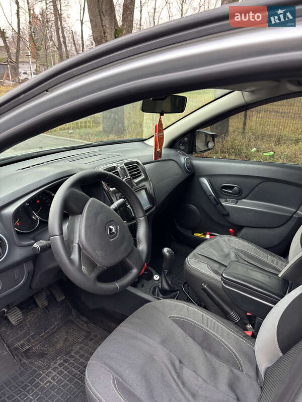 Седан Renault Logan 2013 в Звягелі