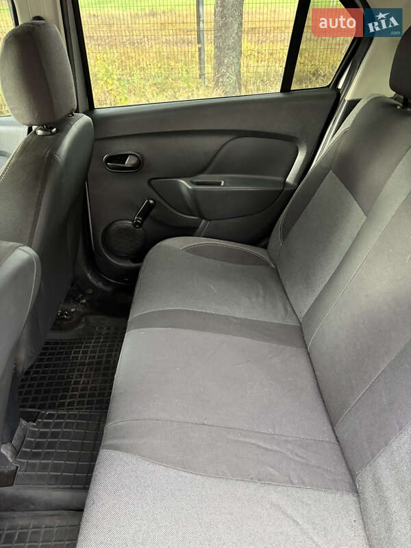 Седан Renault Logan 2013 в Звягелі