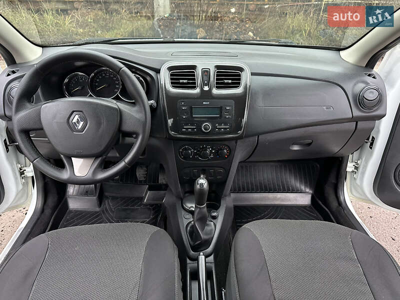 Седан Renault Logan 2013 в Прилуках