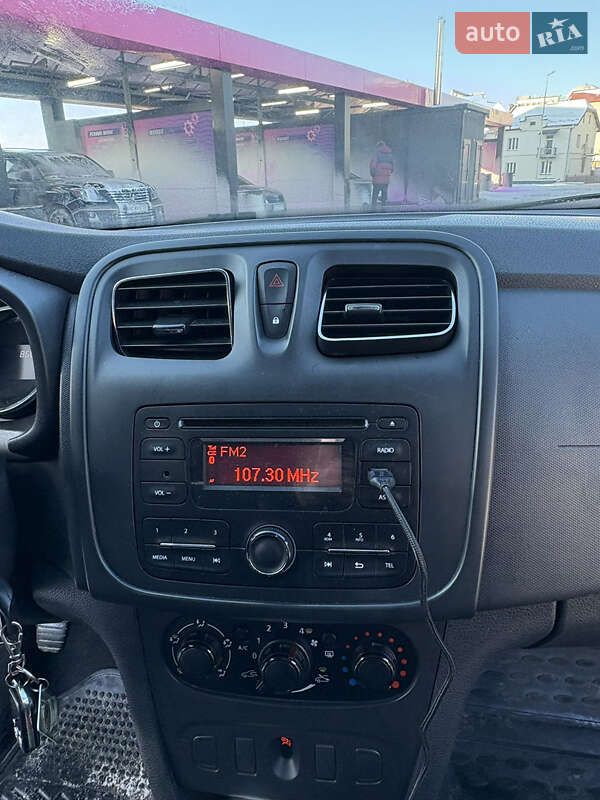 Седан Renault Logan 2016 в Львове