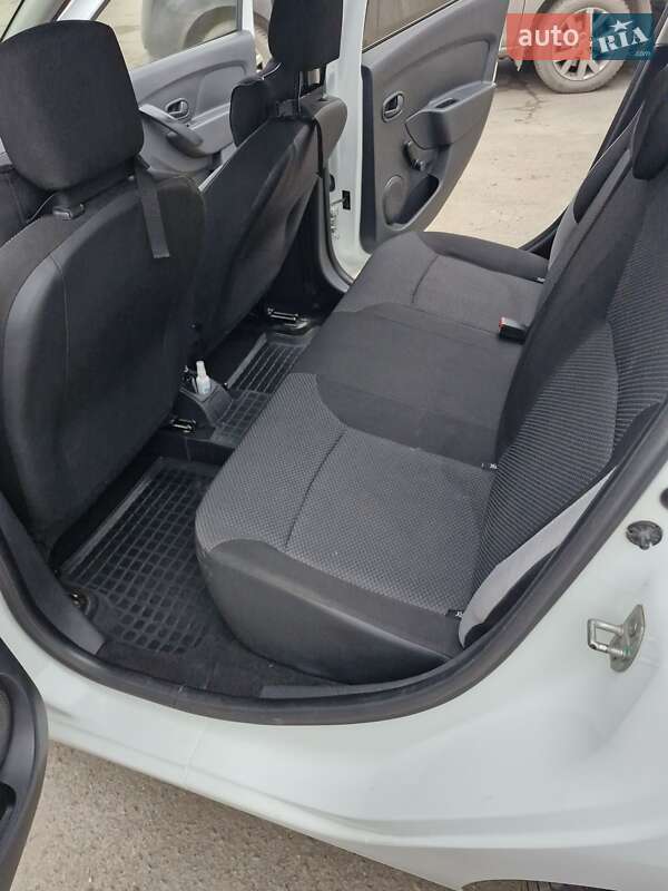 Седан Renault Logan 2013 в Хмельницком