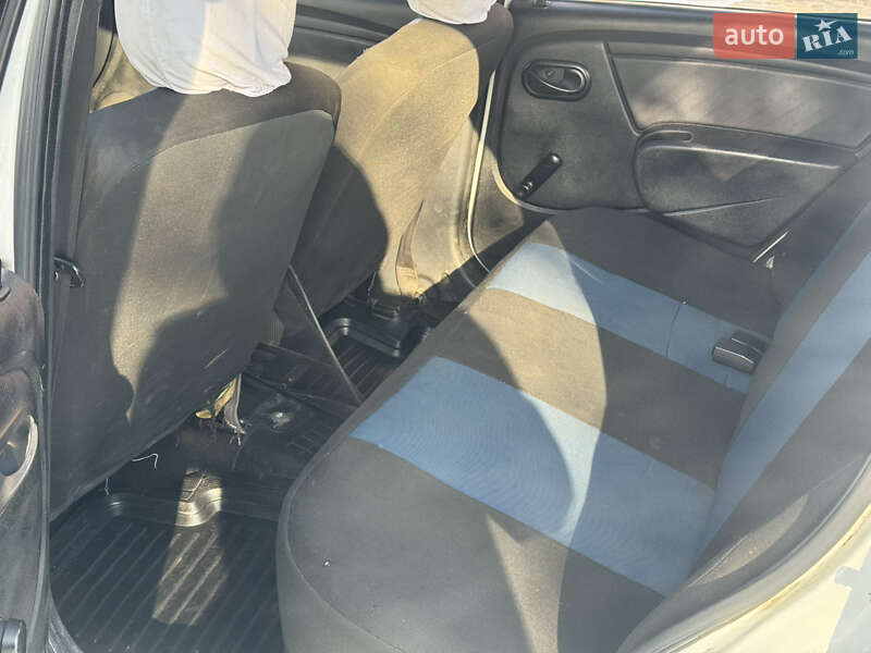 Седан Renault Logan 2012 в Чернівцях