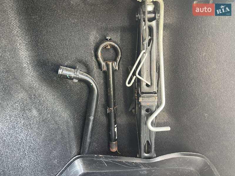 Универсал Renault Logan 2015 в Житомире фото 23 Универсал Renault Logan 2015 в Житомире