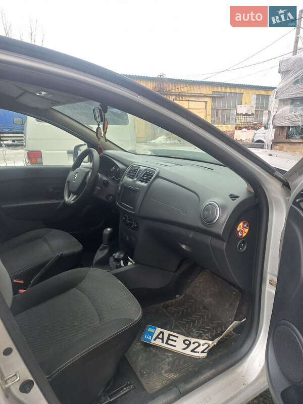 Седан Renault Logan 2013 в Дніпрі фото 3 Седан Renault Logan 2013 в Дніпрі