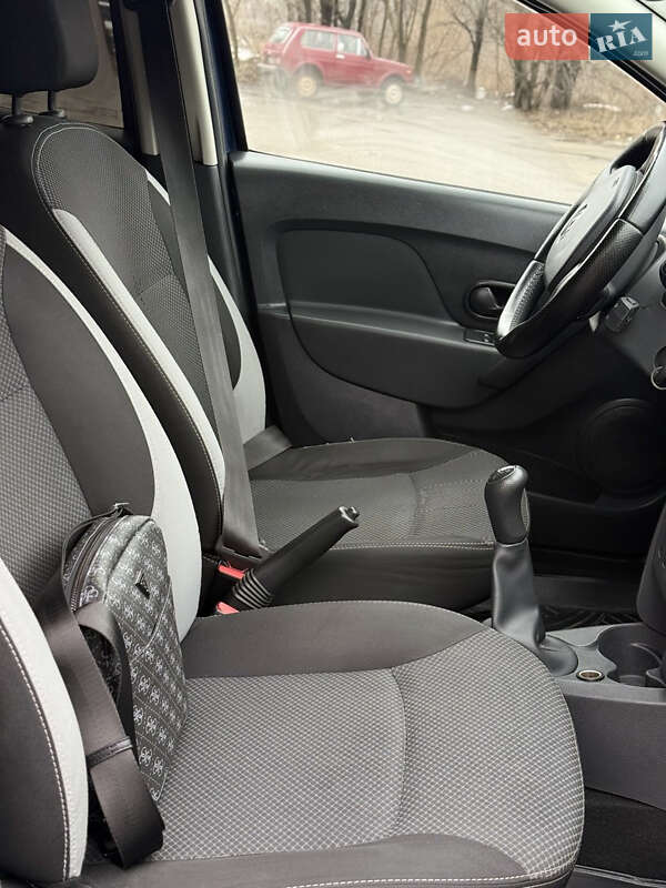 Седан Renault Logan 2016 в Дніпрі фото 9 Седан Renault Logan 2016 в Дніпрі