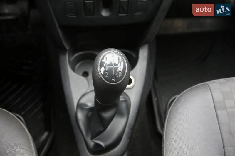 Седан Renault Logan 2013 в Харькове фото 14 Седан Renault Logan 2013 в Харькове