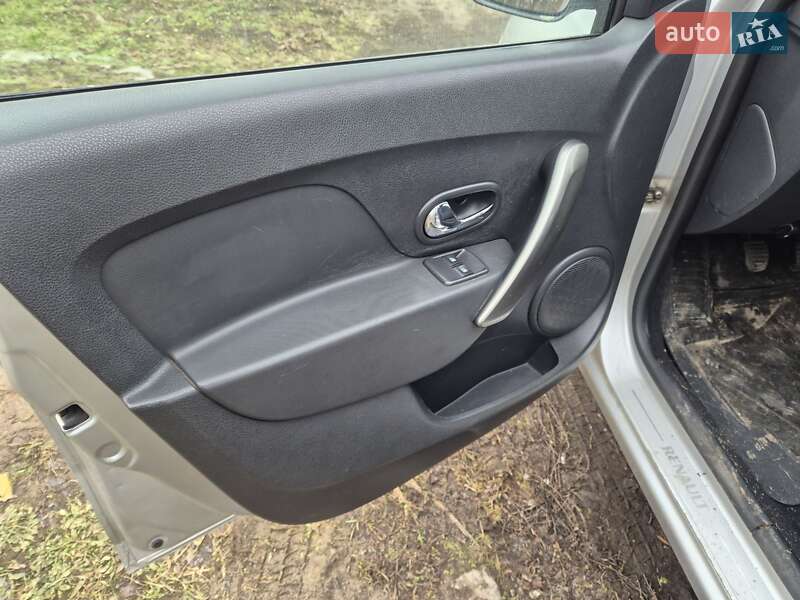 Седан Renault Logan 2013 в Новомосковську