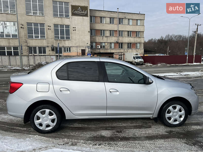 Седан Renault Logan 2013 в Львове