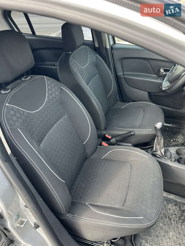 Седан Renault Logan 2013 в Львове