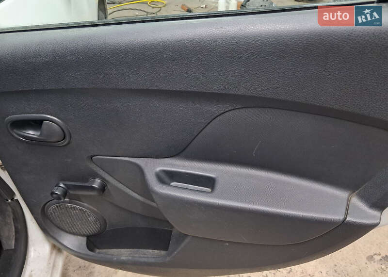Седан Renault Logan 2016 в Львові