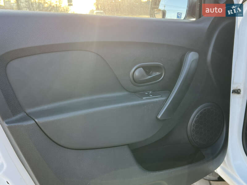 Седан Renault Logan 2015 в Львові фото 13 Седан Renault Logan 2015 в Львові