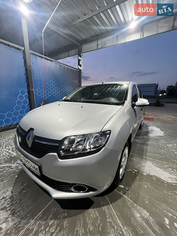 Седан Renault Logan 2015 в Вільногірську