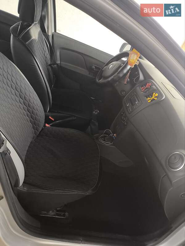 Седан Renault Logan 2014 в Ужгороді фото 7 Седан Renault Logan 2014 в Ужгороді