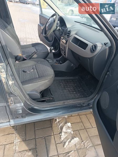 Седан Renault Logan 2010 в Днепре