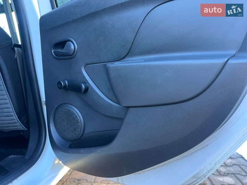 Седан Renault Logan 2015 в Миргороді