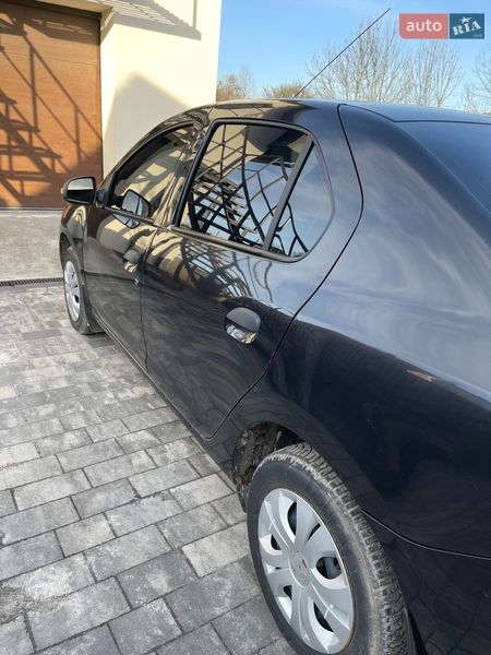 Седан Renault Logan 2014 в Буске