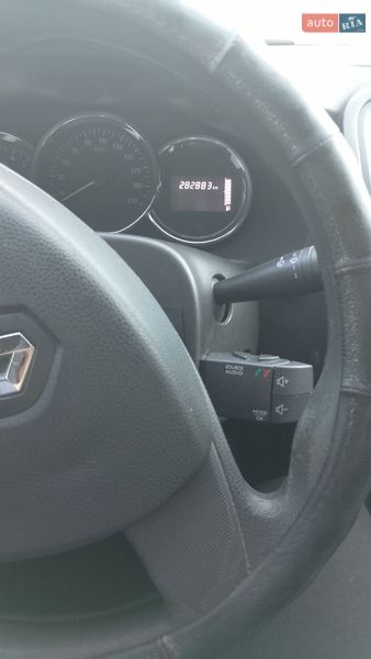 Седан Renault Logan 2015 в Львові