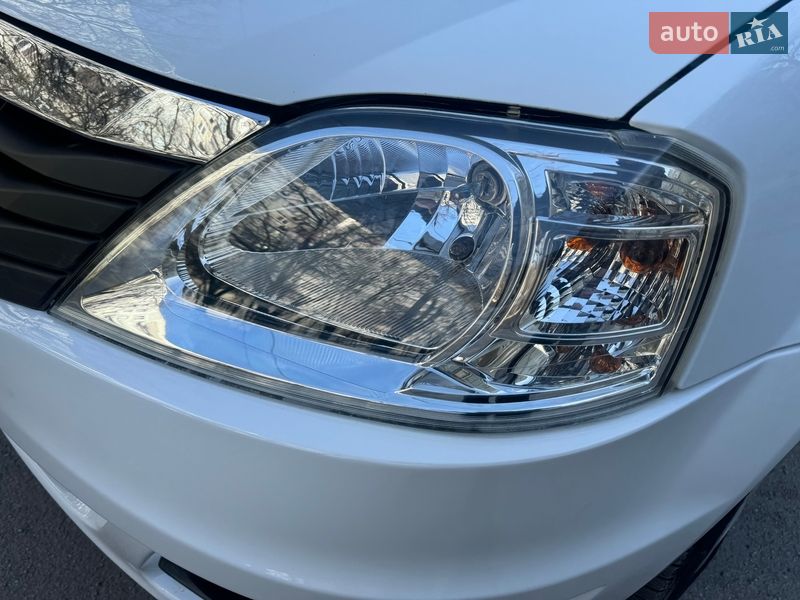 Седан Renault Logan 2010 в Запорожье