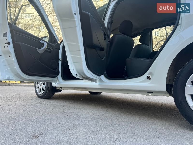 Седан Renault Logan 2010 в Запорожье