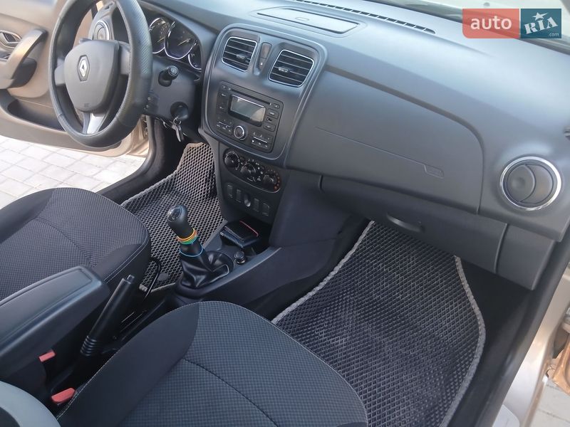 Седан Renault Logan 2013 в Львове